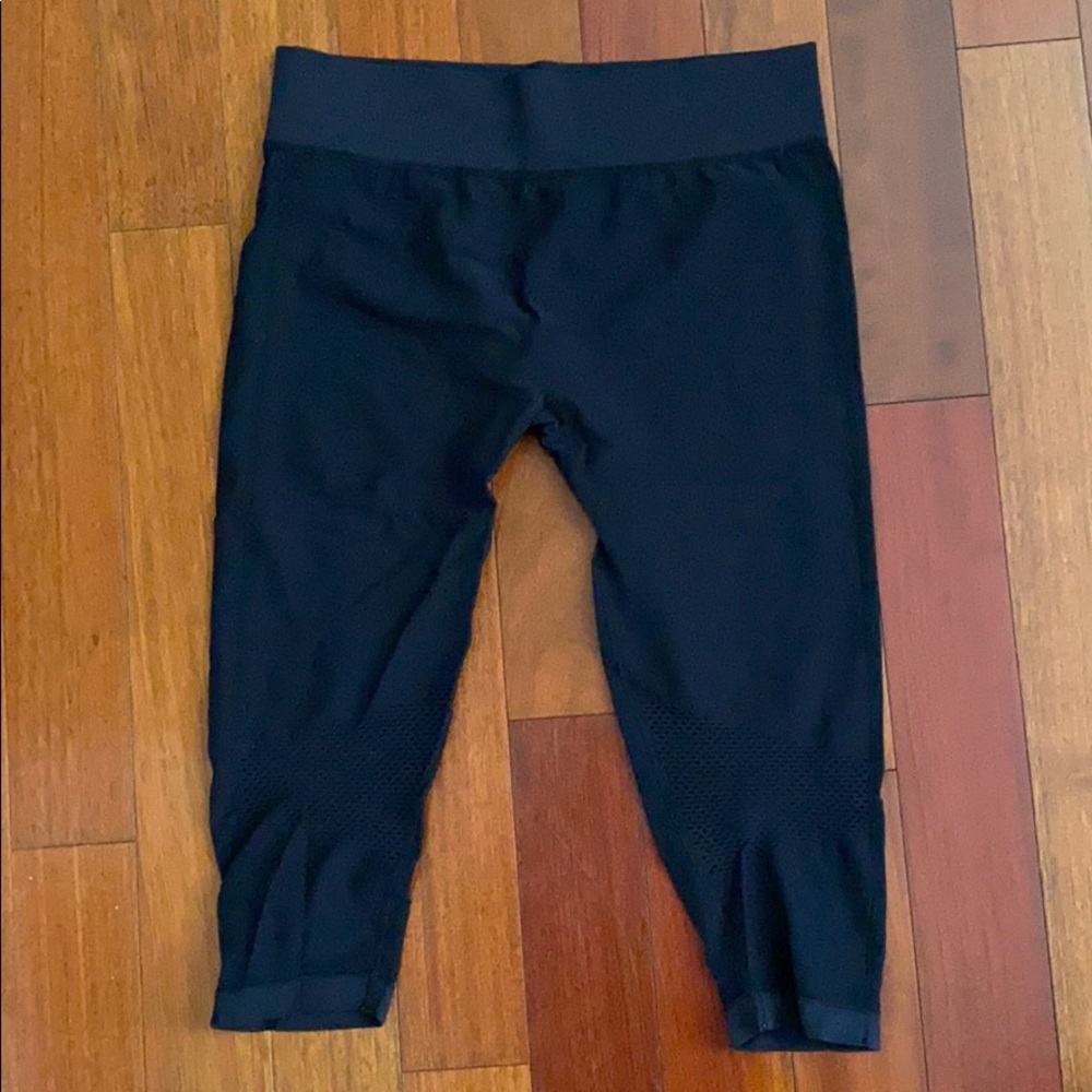 Capri Fabletics Leggings
